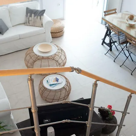 Harmonia House Kamari (Santorini)